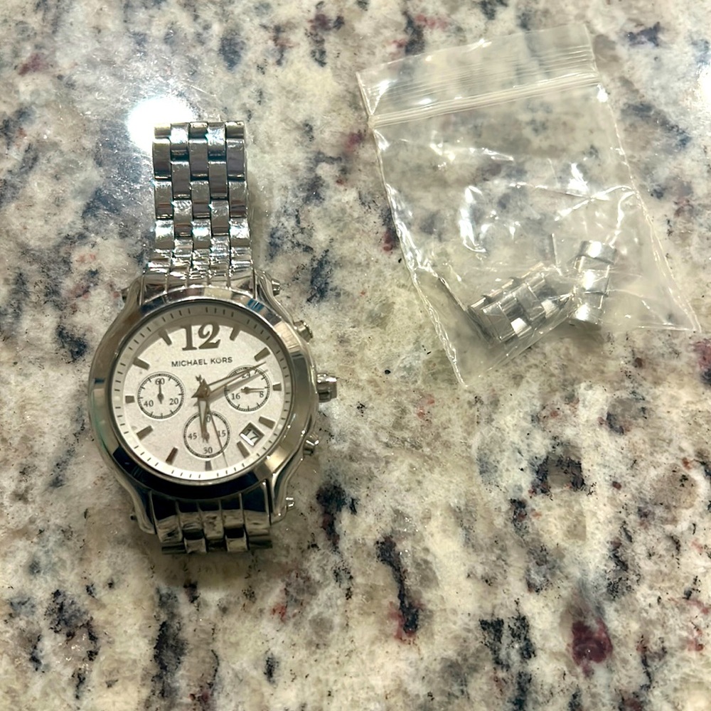 Used Michael Kors watch. Has additional links to make larger if needed.